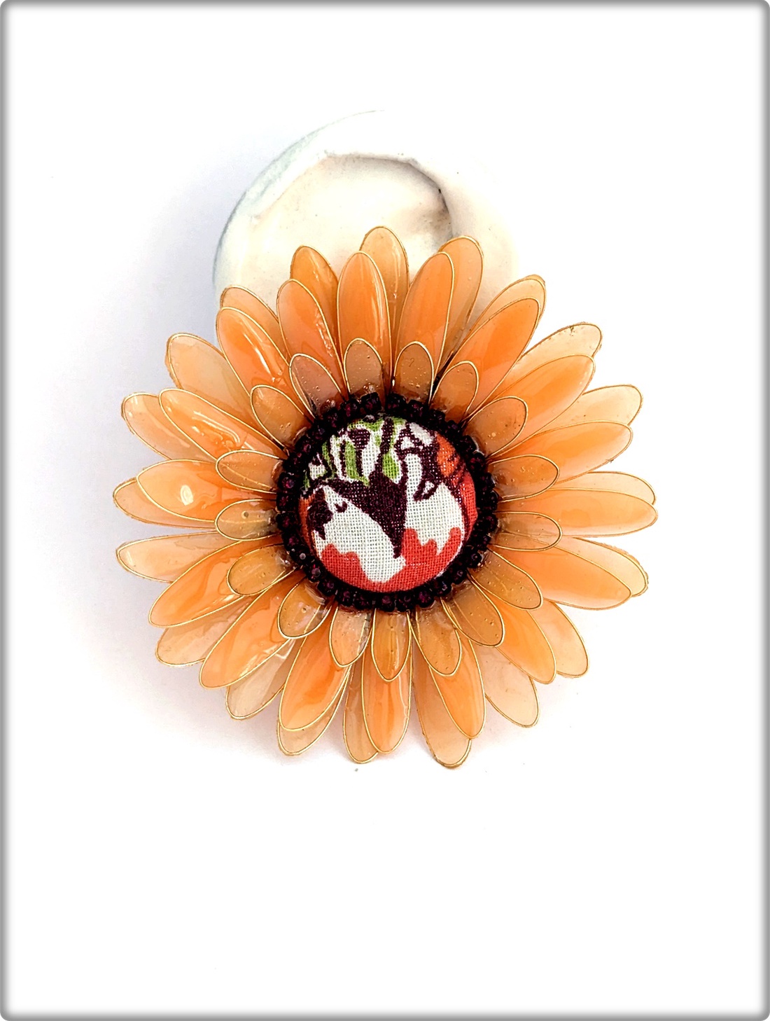 Cercei Gerbera , cercei statement, singular, asimetric sau 2 in 1 - bijuterii - cercei - cercei din rășină - Artynos.ro