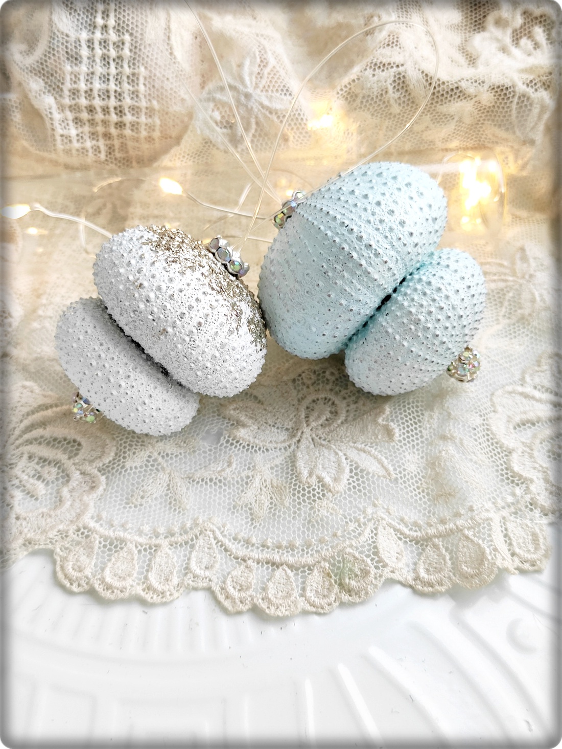Decorațiuni brad de Crăciun din arici de mare naturali,  ornamente handmade personalizate - crăciun - decorațiuni de crăciun de casă - globuri de crăciun - Artynos.ro