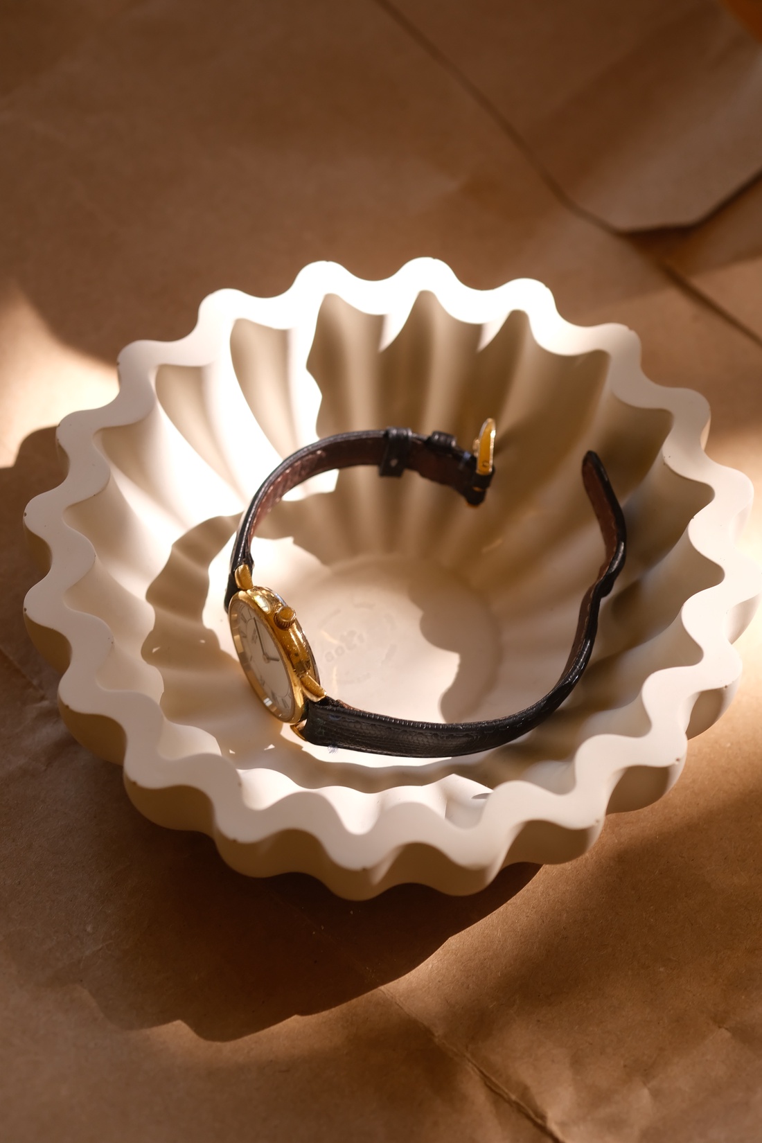 Bol cu margini in valuri - casă & stil de viață - accesorii pentru decorat casa - decorațiuni de masă și decorațiuni pentru rafturi - boluri din ceramică, boluri decorative - Artynos.ro Bol cu margini in valuri - casă & stil de viață - accesorii pentru decorat casa - decorațiuni de masă și decorațiuni pentru rafturi - boluri din ceramică, boluri decorative - Artynos.ro