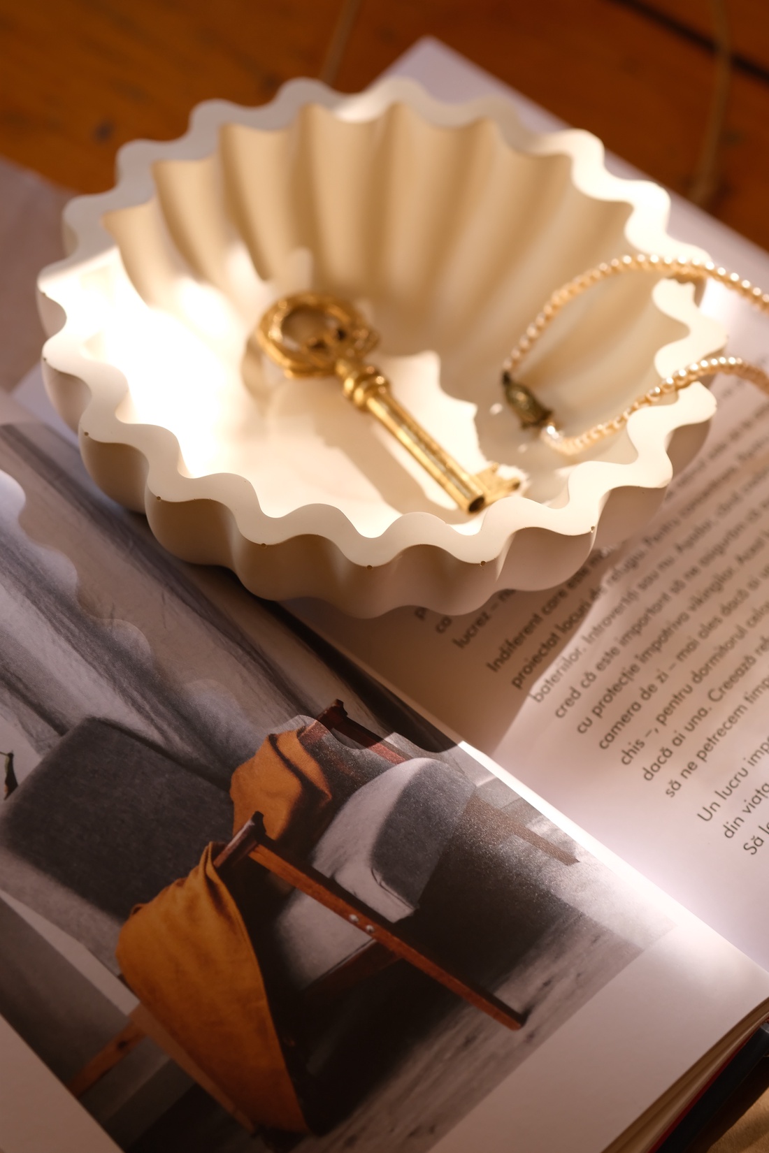 Bol cu margini in valuri - casă & stil de viață - accesorii pentru decorat casa - decorațiuni de masă și decorațiuni pentru rafturi - boluri din ceramică, boluri decorative - Artynos.ro Bol cu margini in valuri - casă & stil de viață - accesorii pentru decorat casa - decorațiuni de masă și decorațiuni pentru rafturi - boluri din ceramică, boluri decorative - Artynos.ro