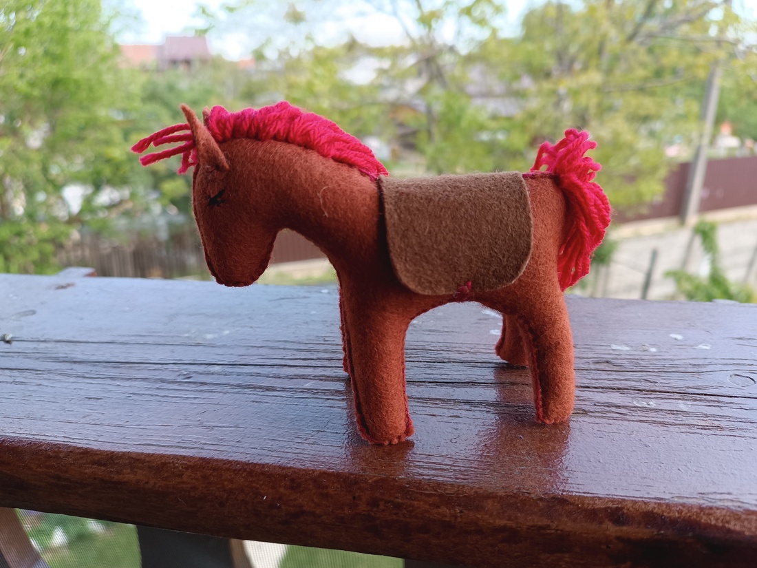 Căluț fetru - jucării și echipamente pentru copii - plușuri - Artynos.ro