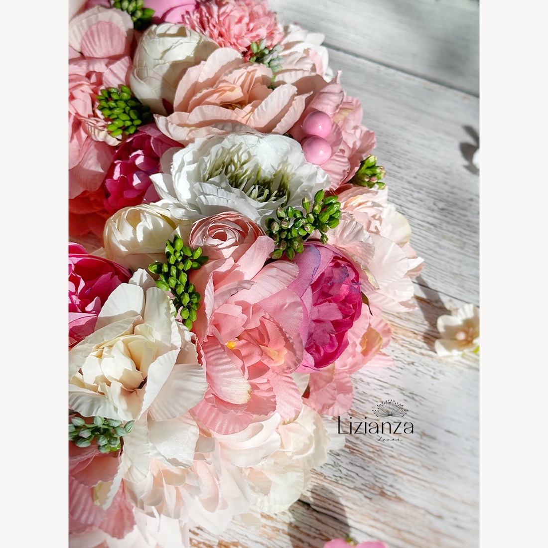 Coroniță veselă cu flori Mirella - casă & stil de viață - accesorii pentru decorat casa - decorațiuni de geam și decorațiuni de ușă - ornamente de ușă - Artynos.ro Coroniță veselă cu flori Mirella - casă & stil de viață - accesorii pentru decorat casa - decorațiuni de geam și decorațiuni de ușă - ornamente de ușă - Artynos.ro
