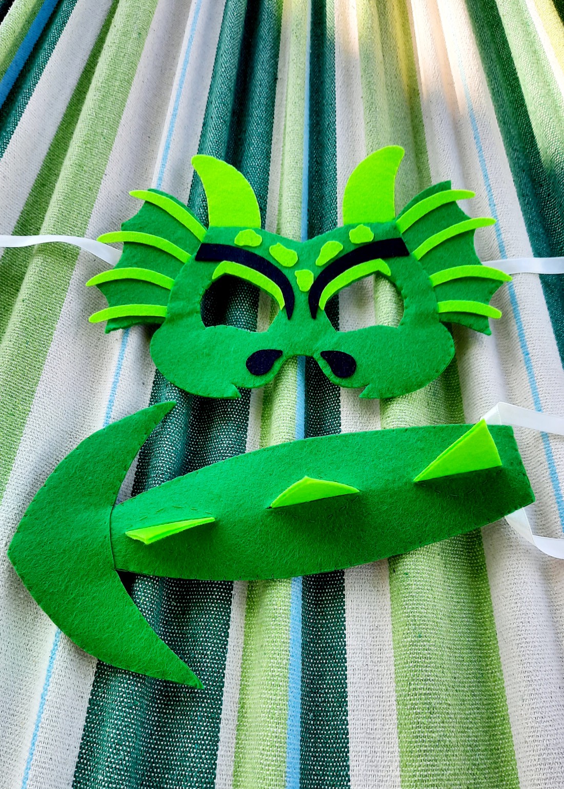 Costum de carnaval dragon verde pentru băieți - îmbrăcăminte și modă - costume și măști de carnaval - costume - Artynos.ro Costum de carnaval dragon verde pentru băieți - îmbrăcăminte și modă - costume și măști de carnaval - costume - Artynos.ro