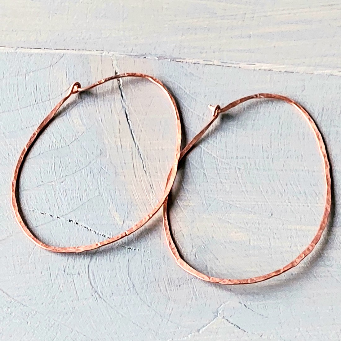 Cercei cu design oval din cupru -  - Artynos.ro Cercei cu design oval din cupru -  - Artynos.ro