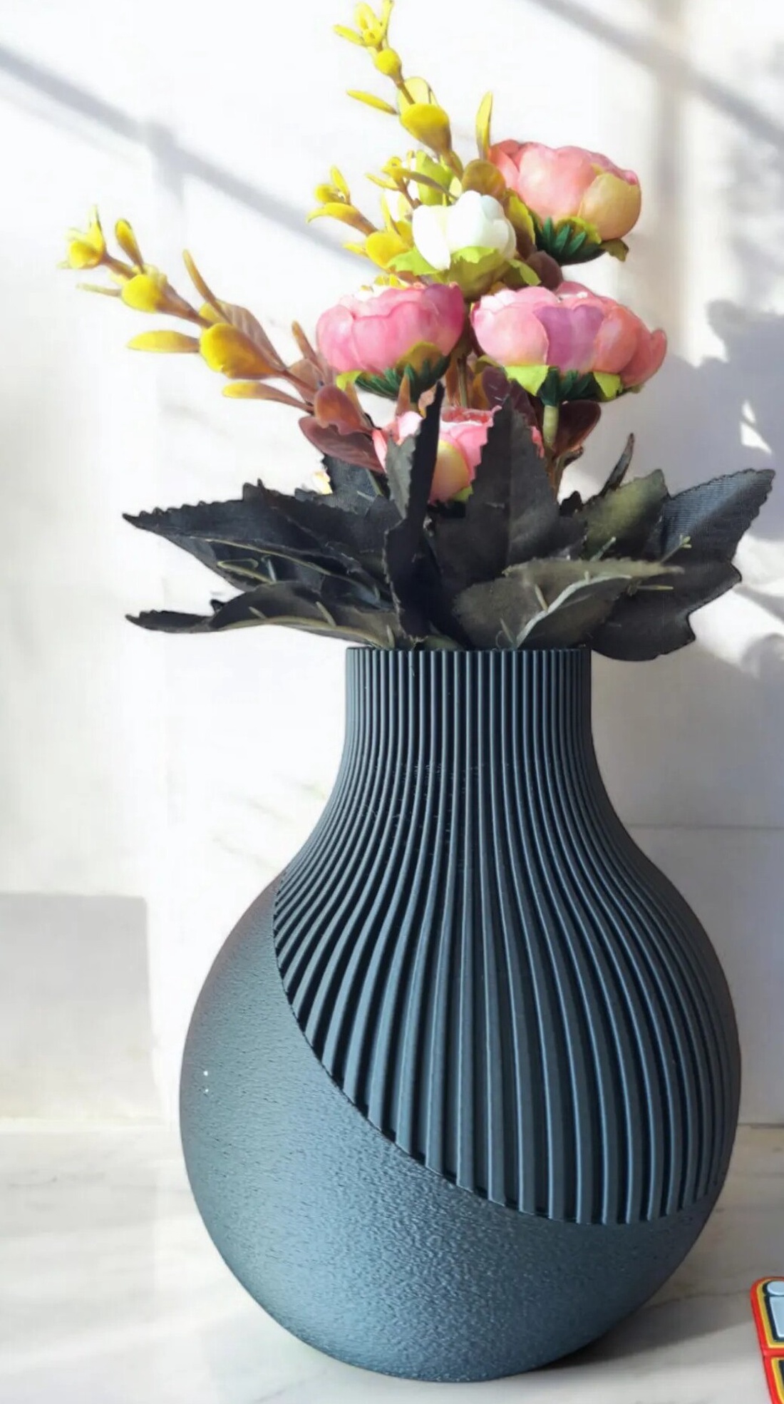 Vază japoneză 3D pentru ea cu linii oblice Neki - casă & stil de viață - accesorii pentru decorat casa - suport de flori - vaze - Artynos.ro