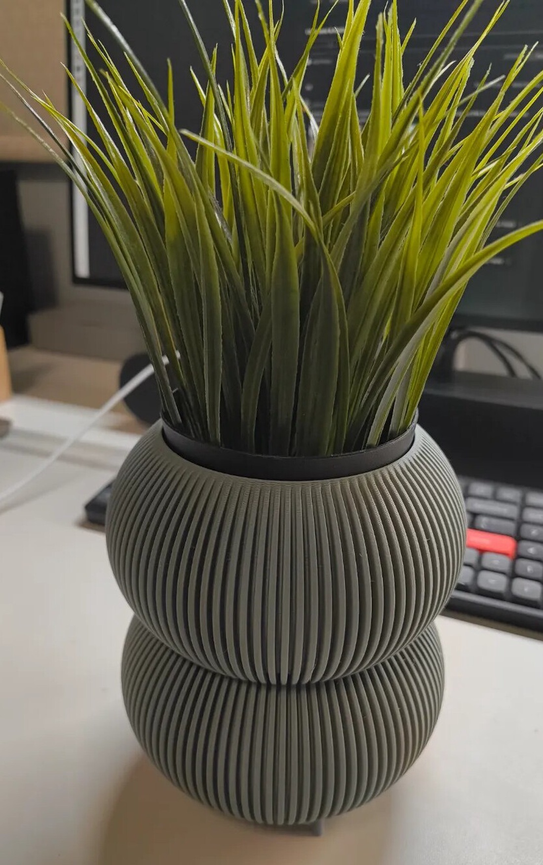 Vază/ghiveci 3D cu picioare - casă & stil de viață - accesorii pentru decorat casa - suport de flori - ghiveci și jardiniere - Artynos.ro