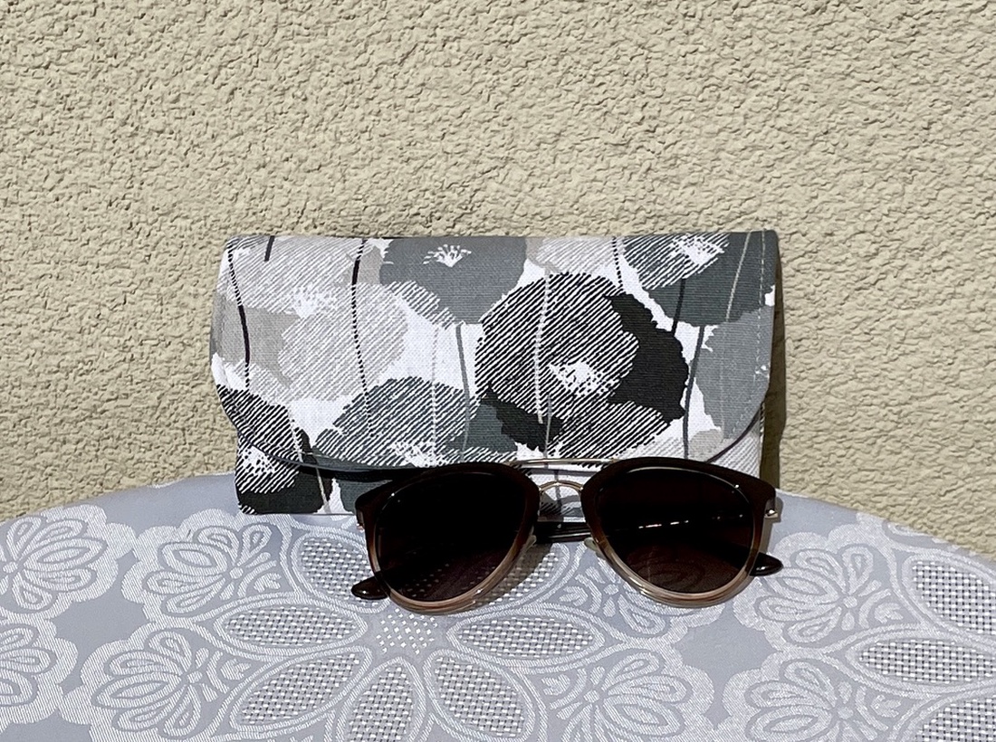 Husă de ochelari din pânză cu model  - genți și portofele - portofele, huse, suporturi - suport de ochelari - Artynos.ro