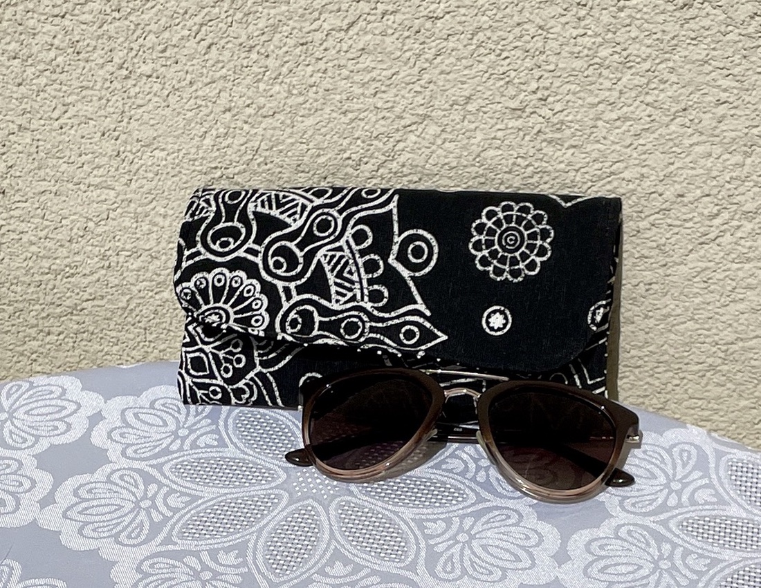 Husă de ochelari din pânză cu model  - genți și portofele - portofele, huse, suporturi - suport de ochelari - Artynos.ro