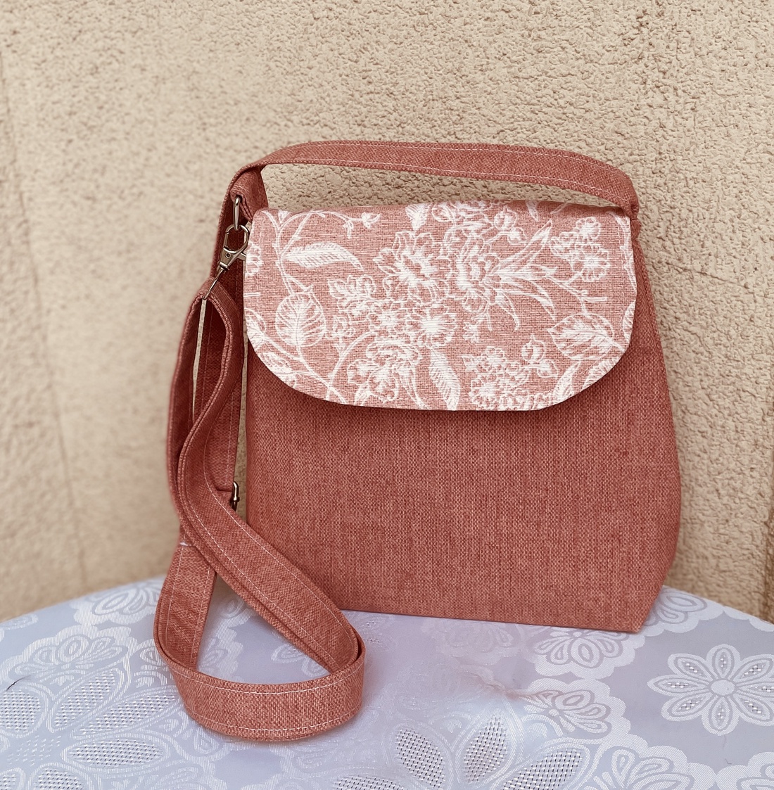 Geantă crossbody cu model pentru femei - genți și portofele - genți de mână și umăr - genți de umăr - Artynos.ro