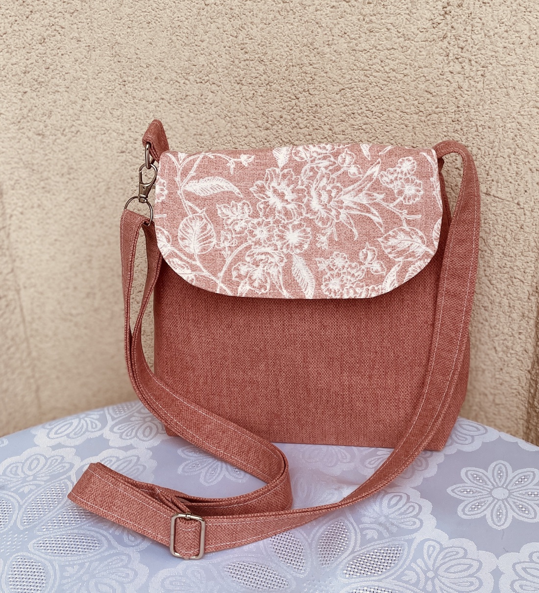 Geantă crossbody cu model pentru femei - genți și portofele - genți de mână și umăr - genți de umăr - Artynos.ro