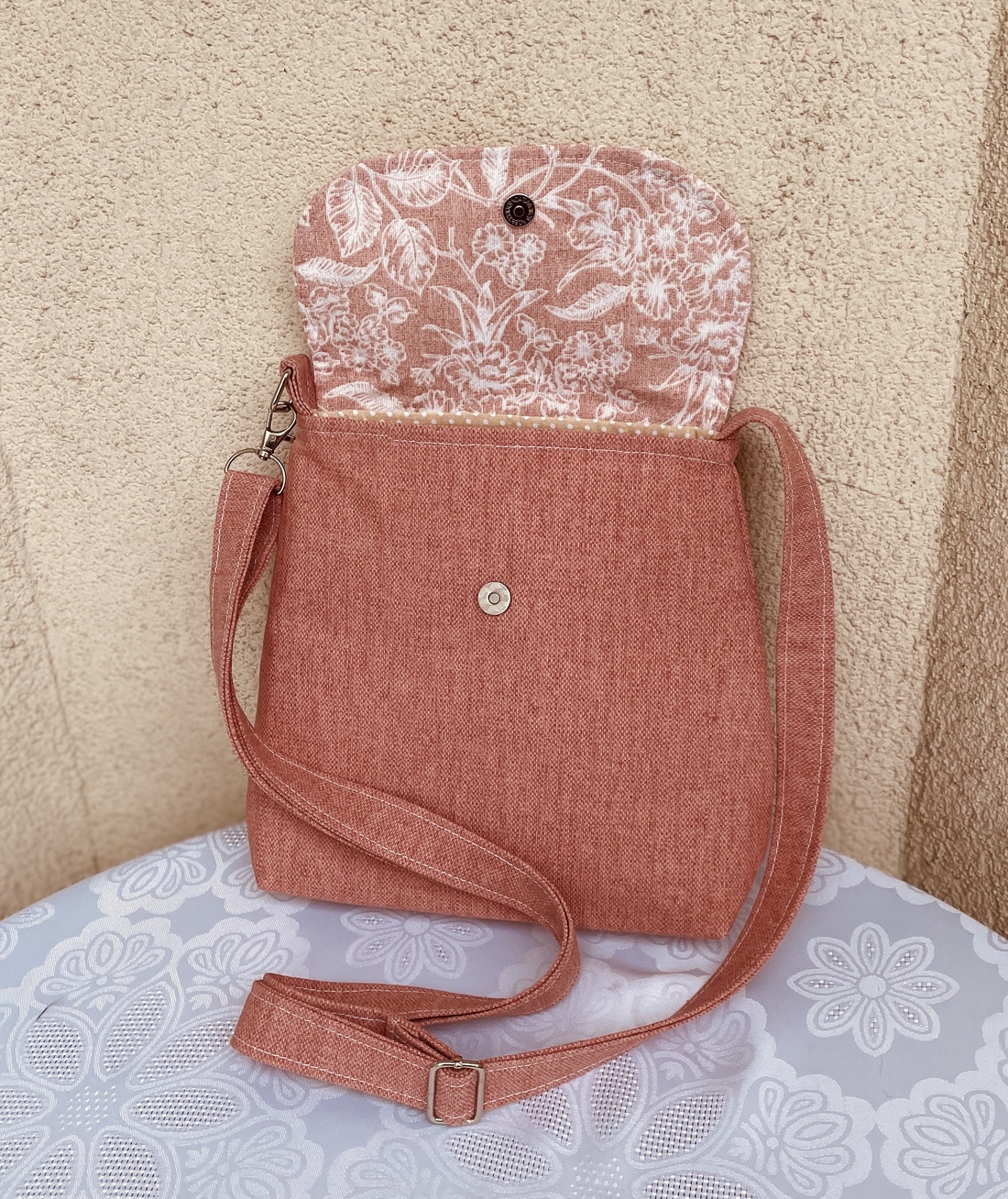 Geantă crossbody cu model pentru femei - genți și portofele - genți de mână și umăr - genți de umăr - Artynos.ro