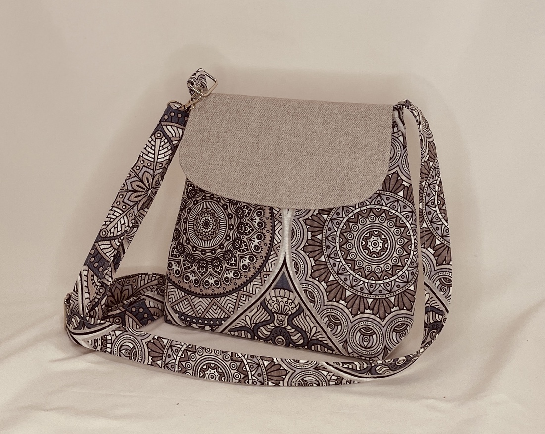 Geantă crossbody cu model pentru femei - genți și portofele - genți de mână și umăr - genți de umăr - Artynos.ro