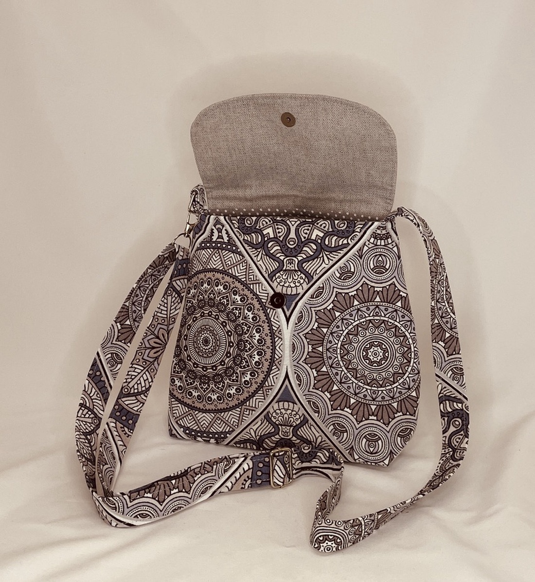 Geantă crossbody cu model pentru femei - genți și portofele - genți de mână și umăr - genți de umăr - Artynos.ro