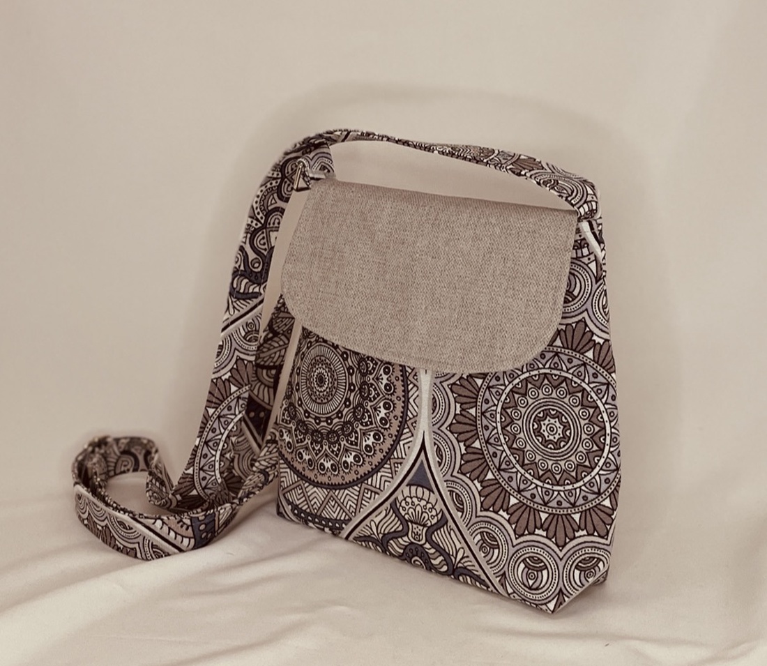 Geantă crossbody cu model pentru femei - genți și portofele - genți de mână și umăr - genți de umăr - Artynos.ro