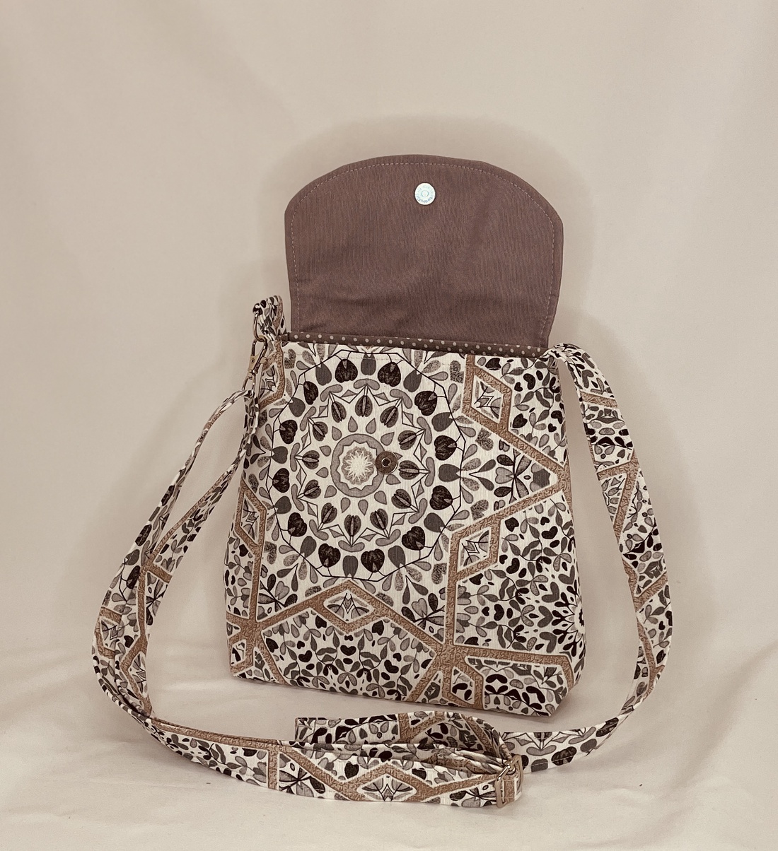 Geantă crossbody cu model pentru femei - genți și portofele - genți de mână și umăr - genți de umăr - Artynos.ro