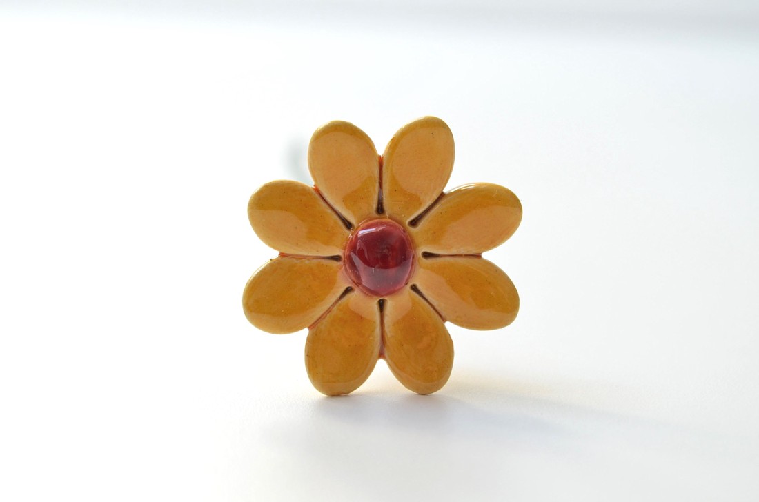 Daisy, floare din ceramică - casă & stil de viață - decorațiuni de casă - accesorii florale - flori la fir - Artynos.ro
