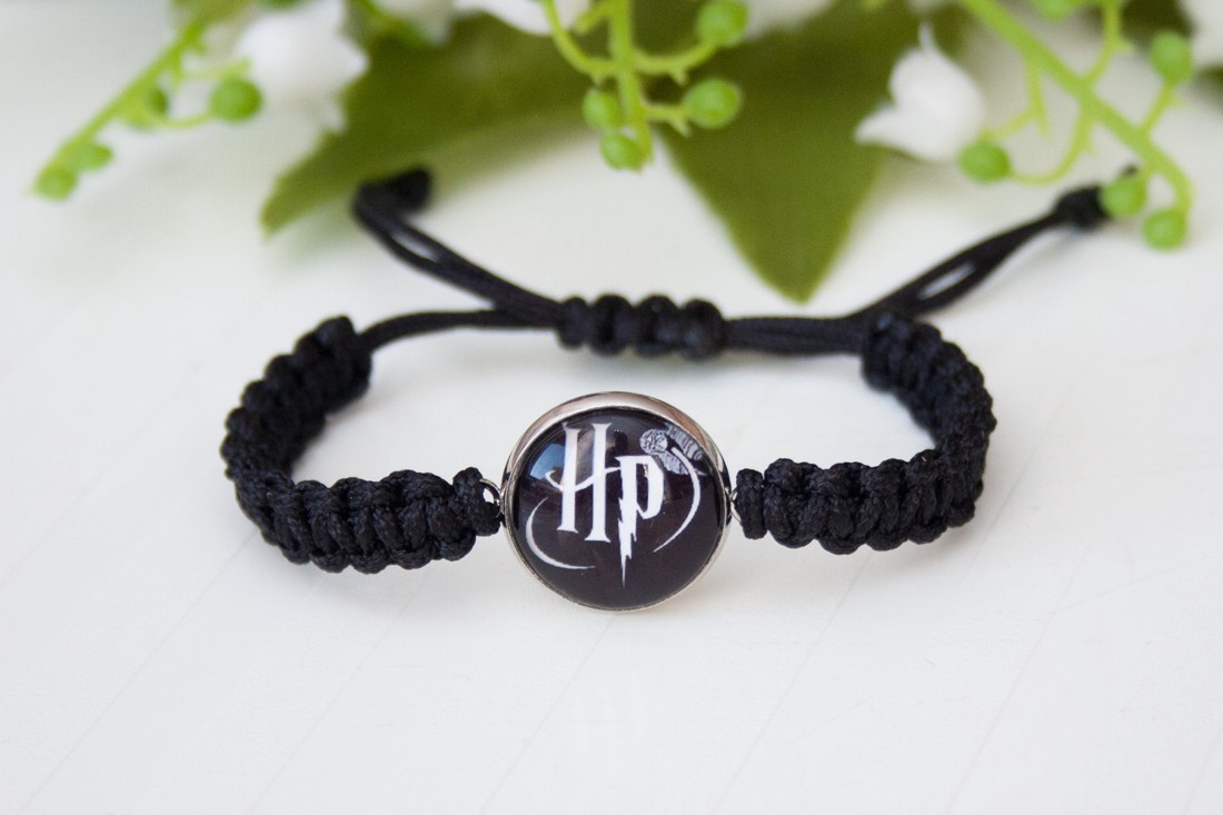 Brățară macramé împletită - Harry Potter negru - - Artynos.ro Brățară macramé împletită - Harry Potter negru - - Artynos.ro