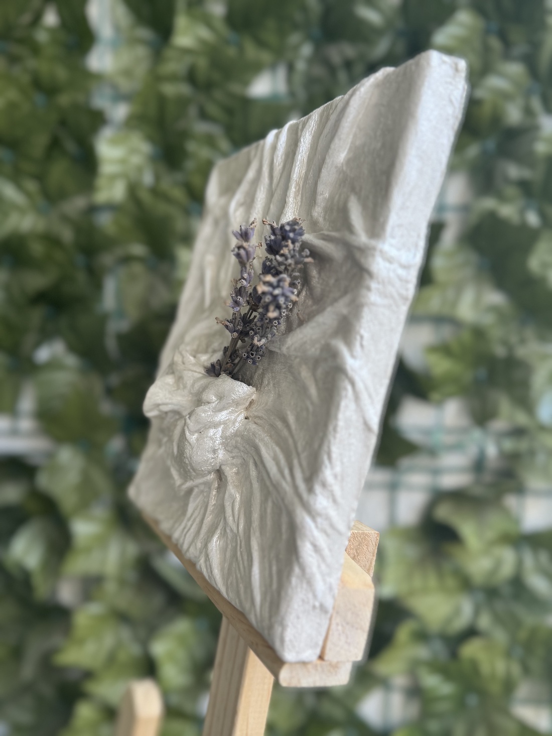 Tablou handmade cu suport de planta decorativa - arte vizuale și accesorii  - picturi - pictură acrilică - Artynos.ro