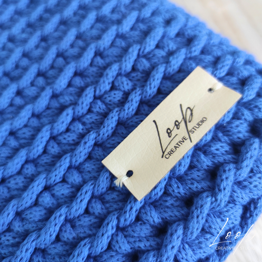 Kézzel horgolt válltáska keresztpánttal  egyedi, kézműves táska mindennapi használatra - genți și portofele - genți de mână și umăr - genți de umăr - Artynos.ro