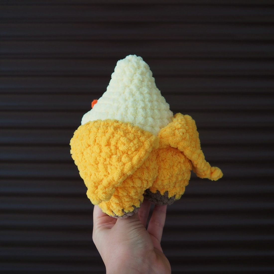 Jucărie banană croșetată manual din fir moale jucărie handmade unicat - jucării și echipamente pentru copii - plușuri - legume, fructe de pluș - Artynos.ro