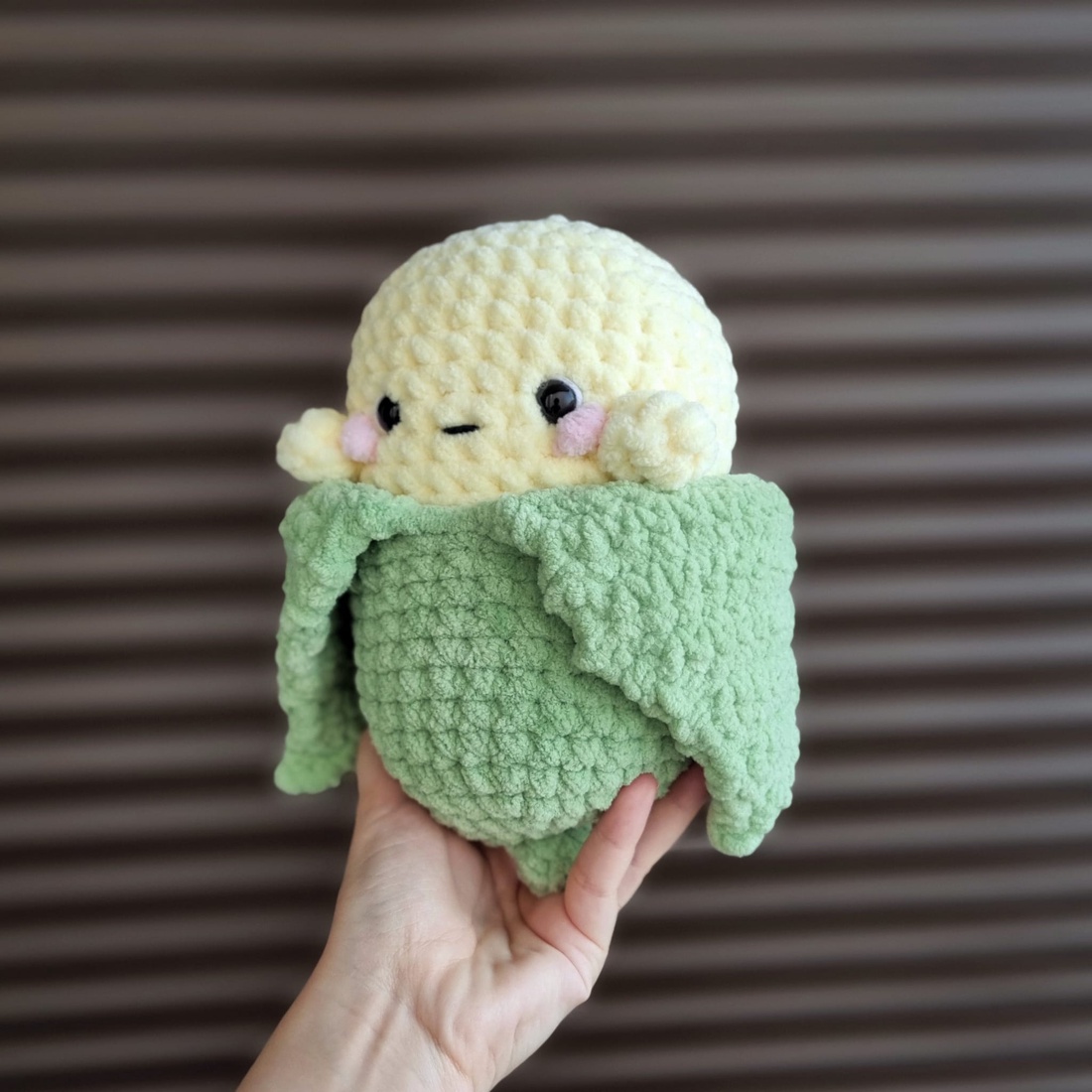 Jucărie porumb croșetată manual din fir moale -jucărie handmade unicat - jucării și echipamente pentru copii - plușuri - legume, fructe de pluș - Artynos.ro