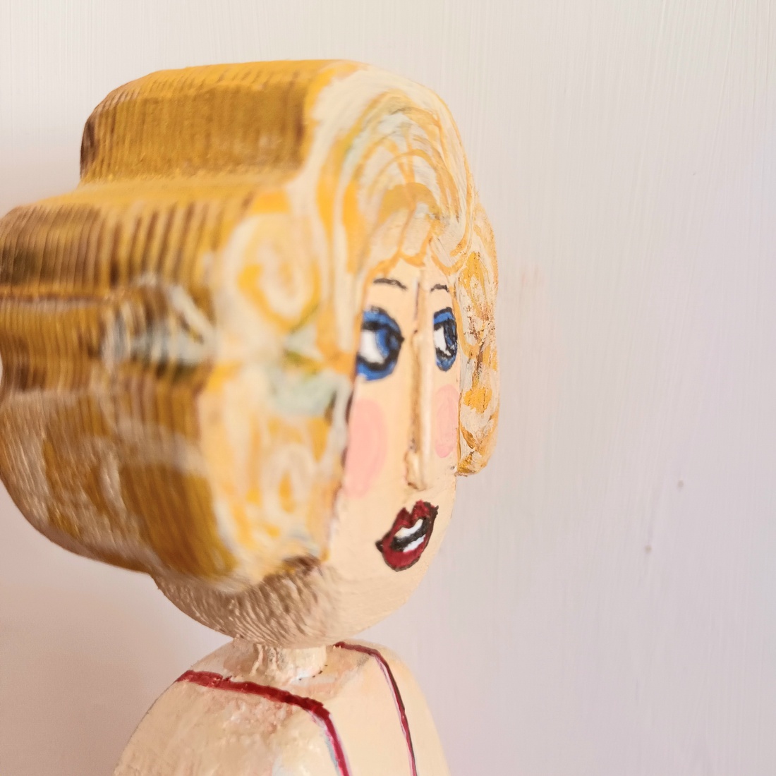 Diva - arte vizuale și accesorii - sculptură - statuie lemn - Artynos.ro Diva - arte vizuale și accesorii - sculptură - statuie lemn - Artynos.ro