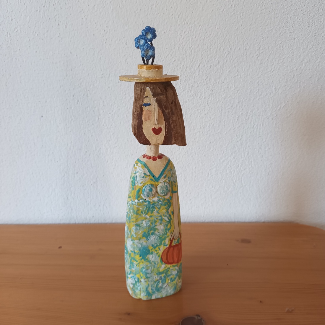 Palariuta cu flori - arte vizuale și accesorii - sculptură - statuie lemn - Artynos.ro Palariuta cu flori - arte vizuale și accesorii - sculptură - statuie lemn - Artynos.ro