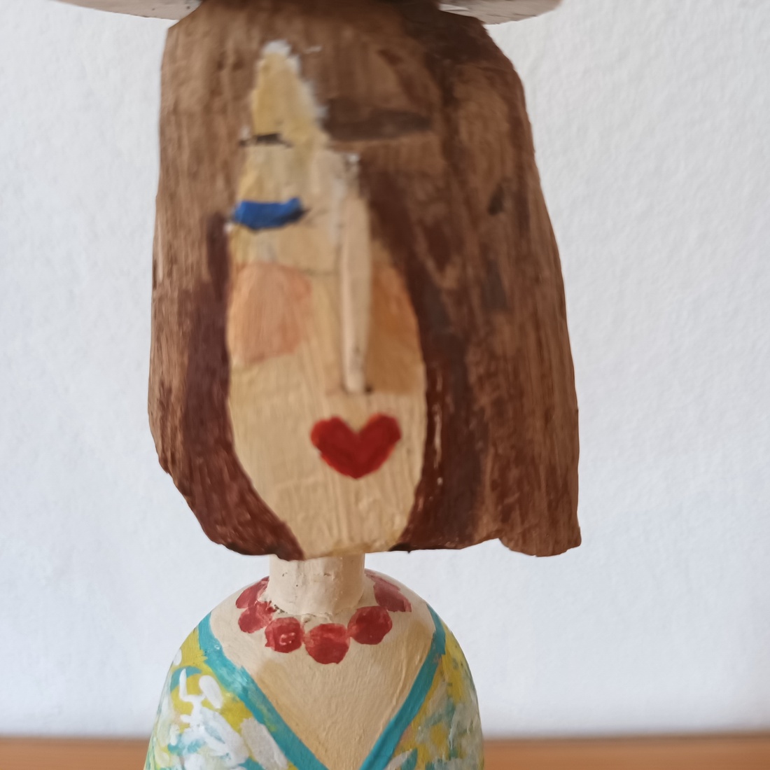 Palariuta cu flori - arte vizuale și accesorii - sculptură - statuie lemn - Artynos.ro Palariuta cu flori - arte vizuale și accesorii - sculptură - statuie lemn - Artynos.ro