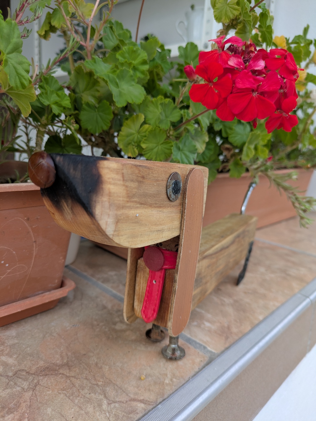 Teckel cu cravata rosie - casă & stil de viață - accesorii pentru decorat casa - decorațiuni de masă și decorațiuni pentru rafturi - sculptură de carte, carte pliată - Artynos.ro Teckel cu cravata rosie - casă & stil de viață - accesorii pentru decorat casa - decorațiuni de masă și decorațiuni pentru rafturi - sculptură de carte, carte pliată - Artynos.ro