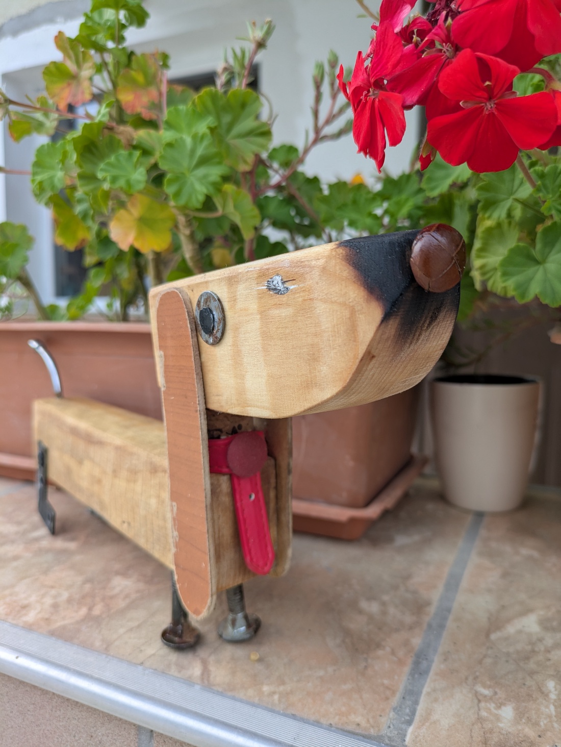 Teckel cu cravata rosie - casă & stil de viață - accesorii pentru decorat casa - decorațiuni de masă și decorațiuni pentru rafturi - sculptură de carte, carte pliată - Artynos.ro Teckel cu cravata rosie - casă & stil de viață - accesorii pentru decorat casa - decorațiuni de masă și decorațiuni pentru rafturi - sculptură de carte, carte pliată - Artynos.ro