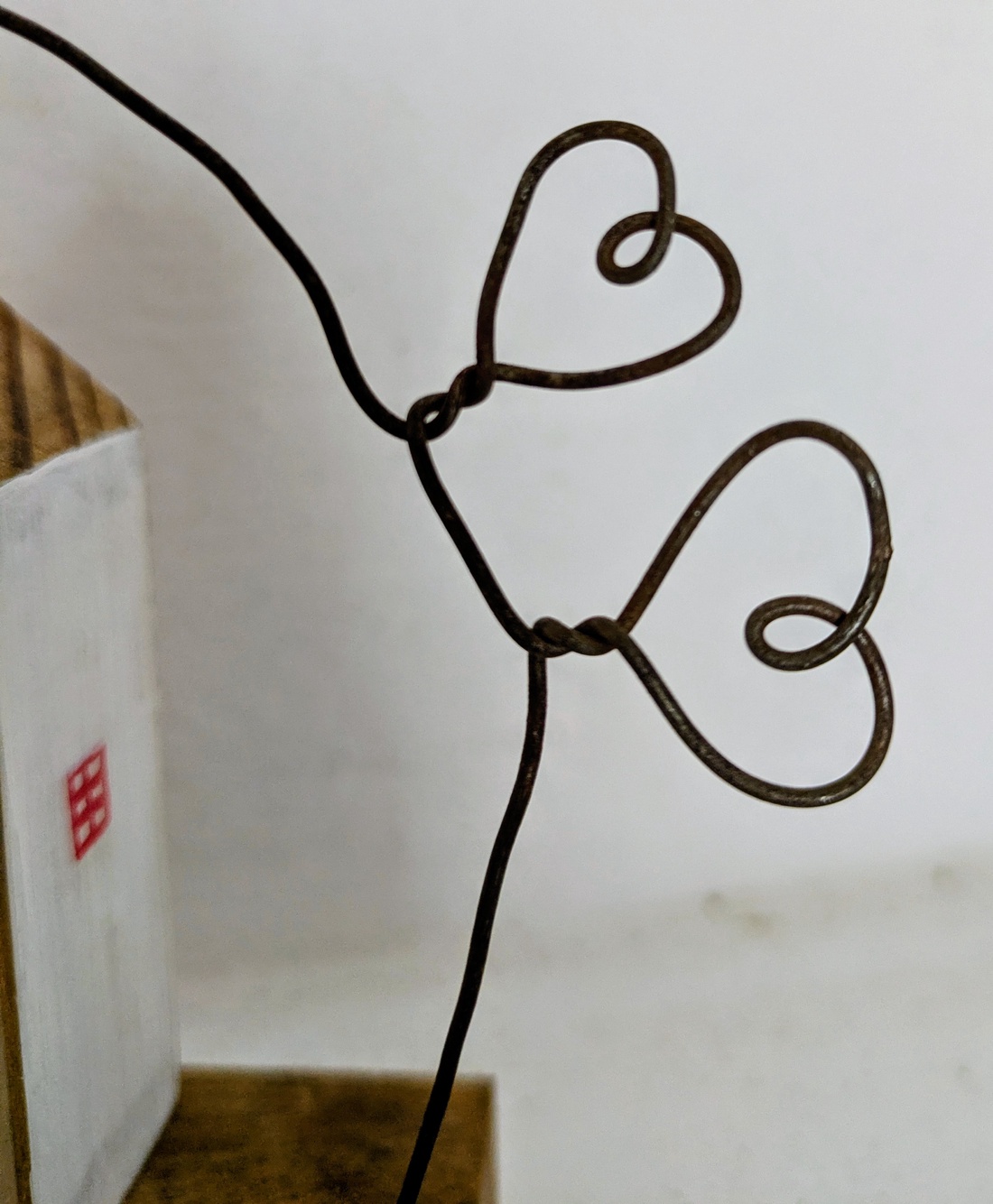 Casuta cu mesaj - arte vizuale și accesorii  - sculptură - statuie lemn - Artynos.ro