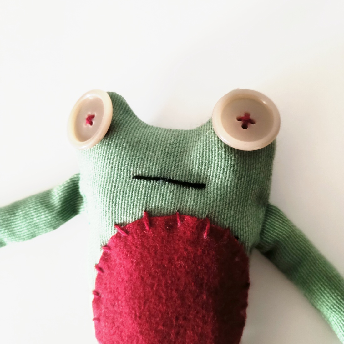 Papusa textila. Broscuta îmbrățișoasă - jucării și echipamente pentru copii - jucării și accesorii pentru copii - păpuși de joacă - Artynos.ro