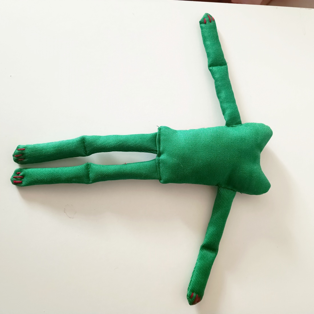 Papusa broasca. Prietenul verde - jucării și echipamente pentru copii - jucării și accesorii pentru copii - păpuși de joacă - Artynos.ro