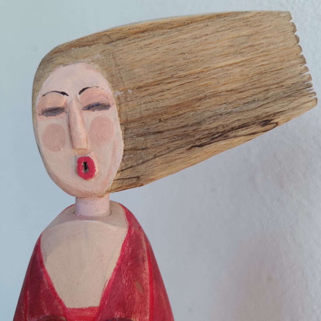 Soprana. Figurina din lemn - arte vizuale și accesorii  - sculptură - statuie lemn - Artynos.ro