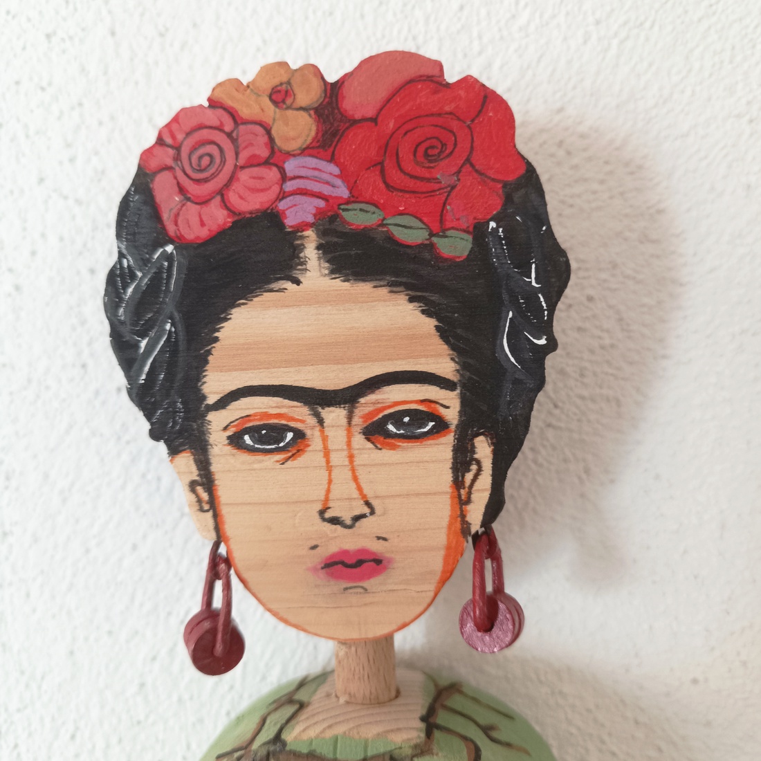 Frida - arte vizuale și accesorii  - sculptură - statuie lemn - Artynos.ro