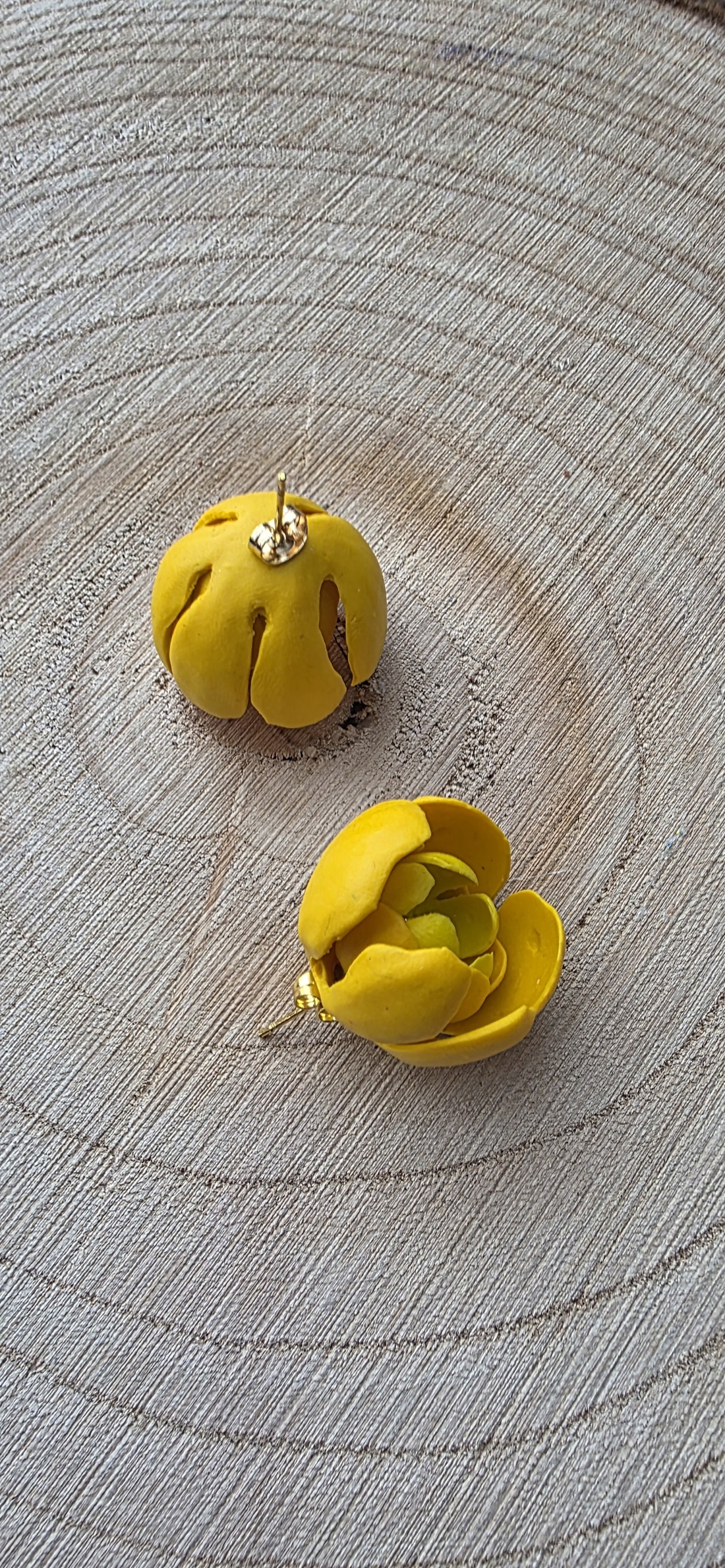 Cercei Floare Galbena - bijuterii - cercei - cercei din rășină - Artynos.ro