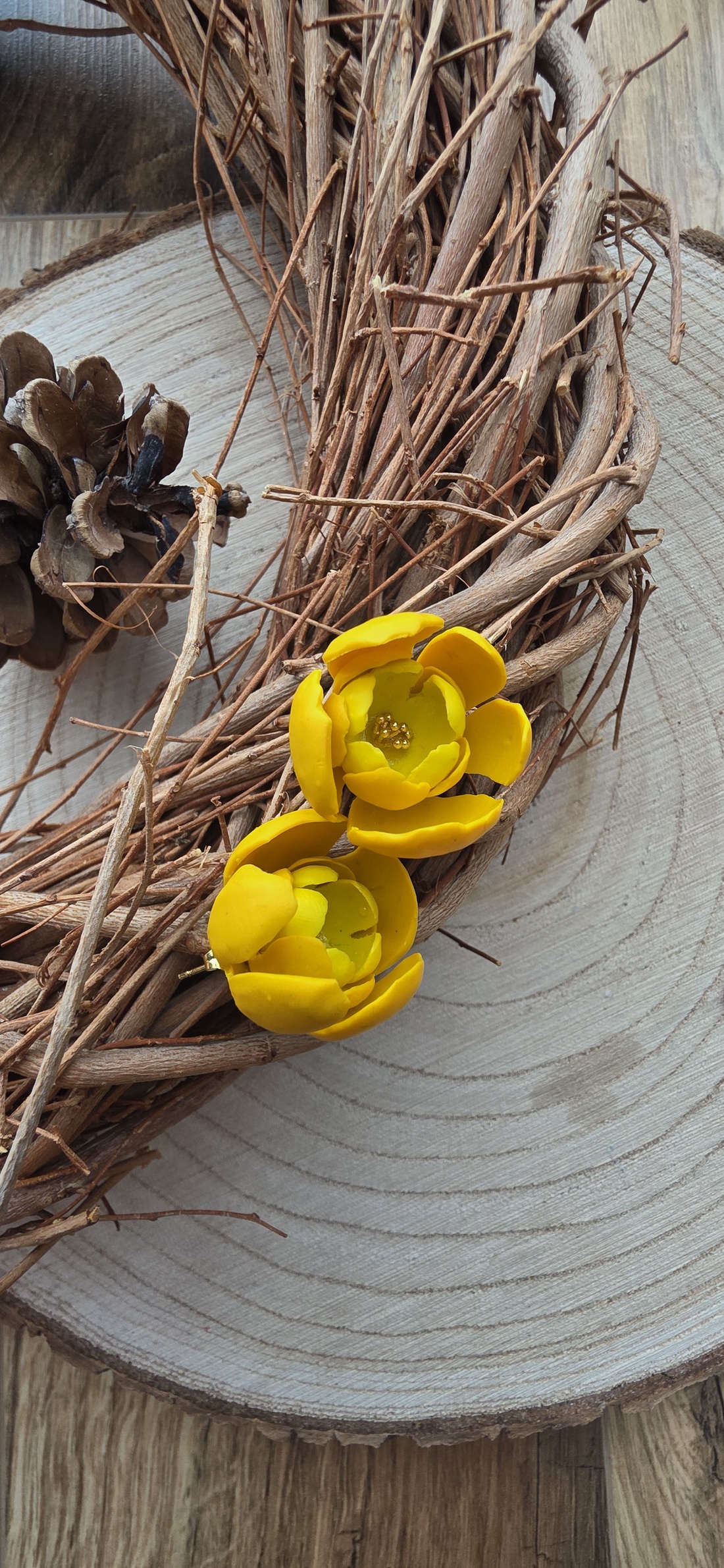 Cercei Floare Galbena - bijuterii - cercei - cercei din rășină - Artynos.ro