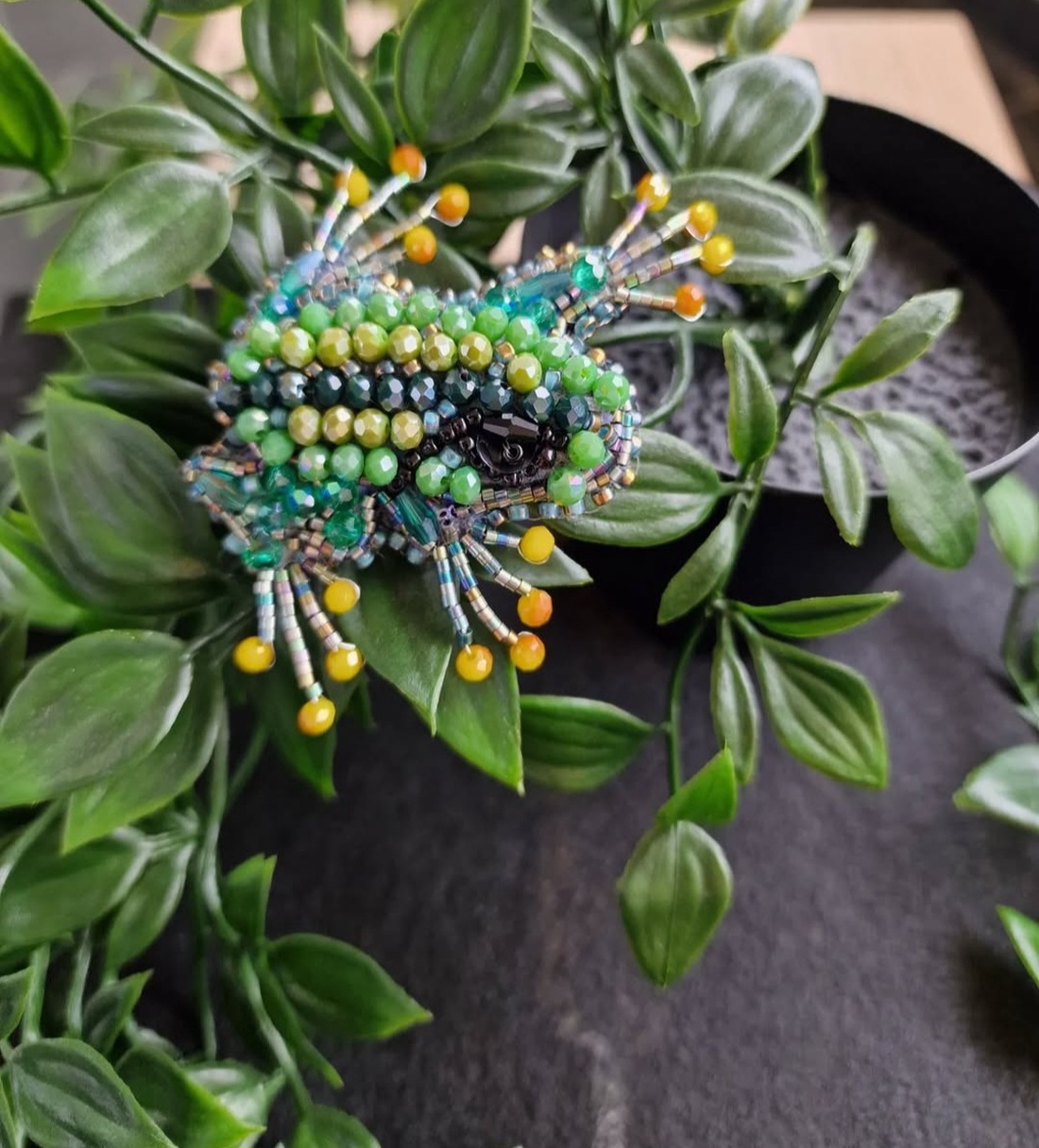 Brosa Broscuta - bijuterii - broșe - Artynos.ro