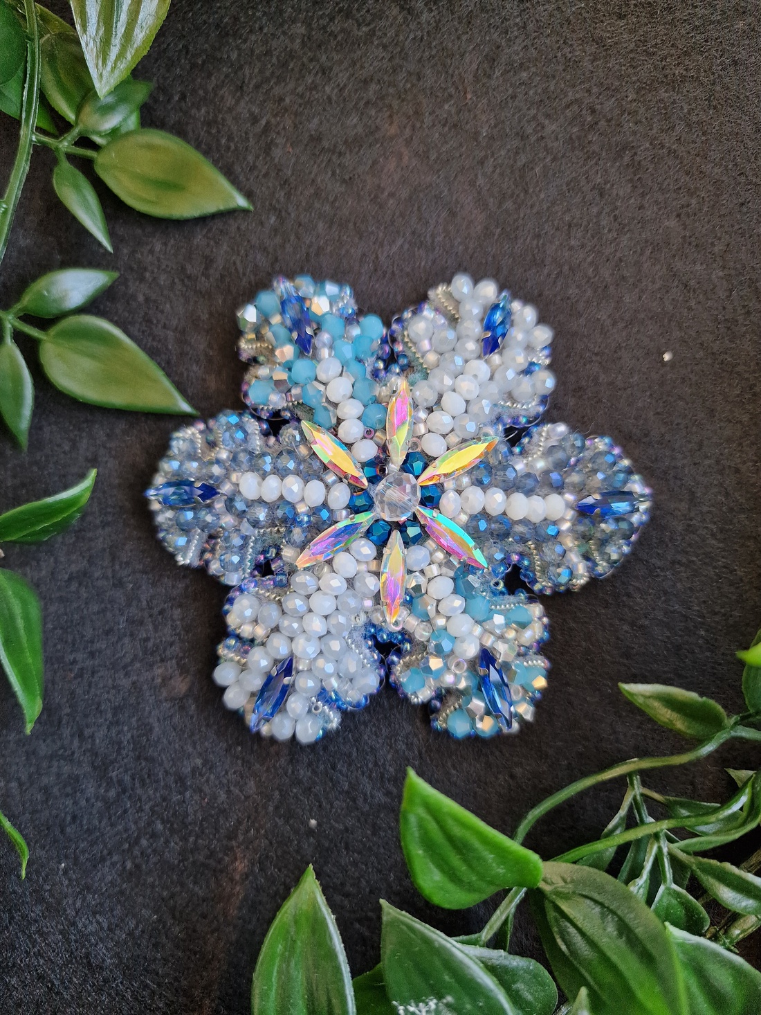 Brosa Fulg de Nea - bijuterii - broșe - Artynos.ro