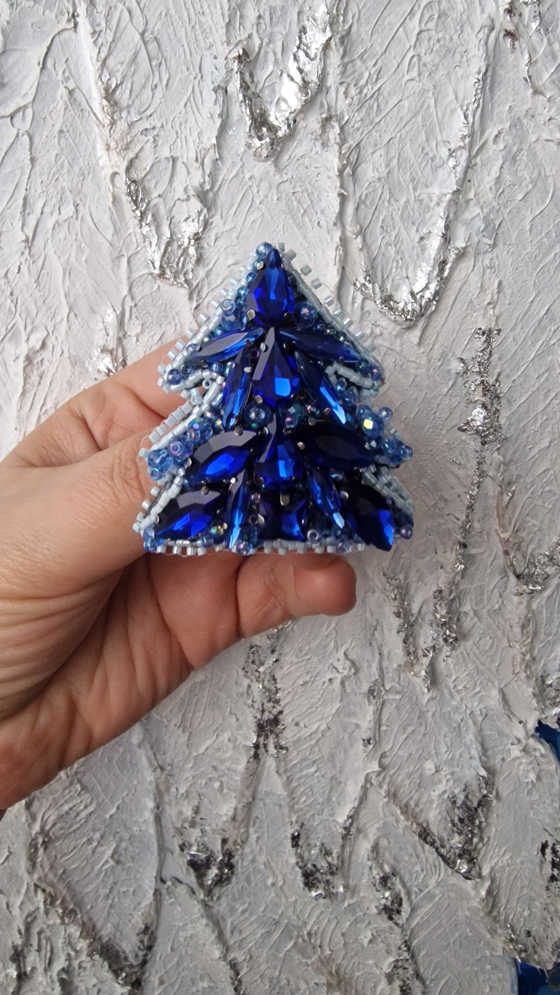 Brosa Bradut Albastru - bijuterii - broșe - Artynos.ro