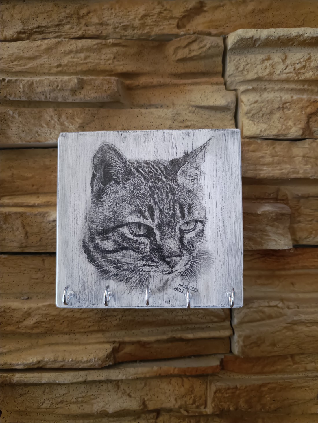 Breloc de perete din lemn Kitty -  - Artynos.ro