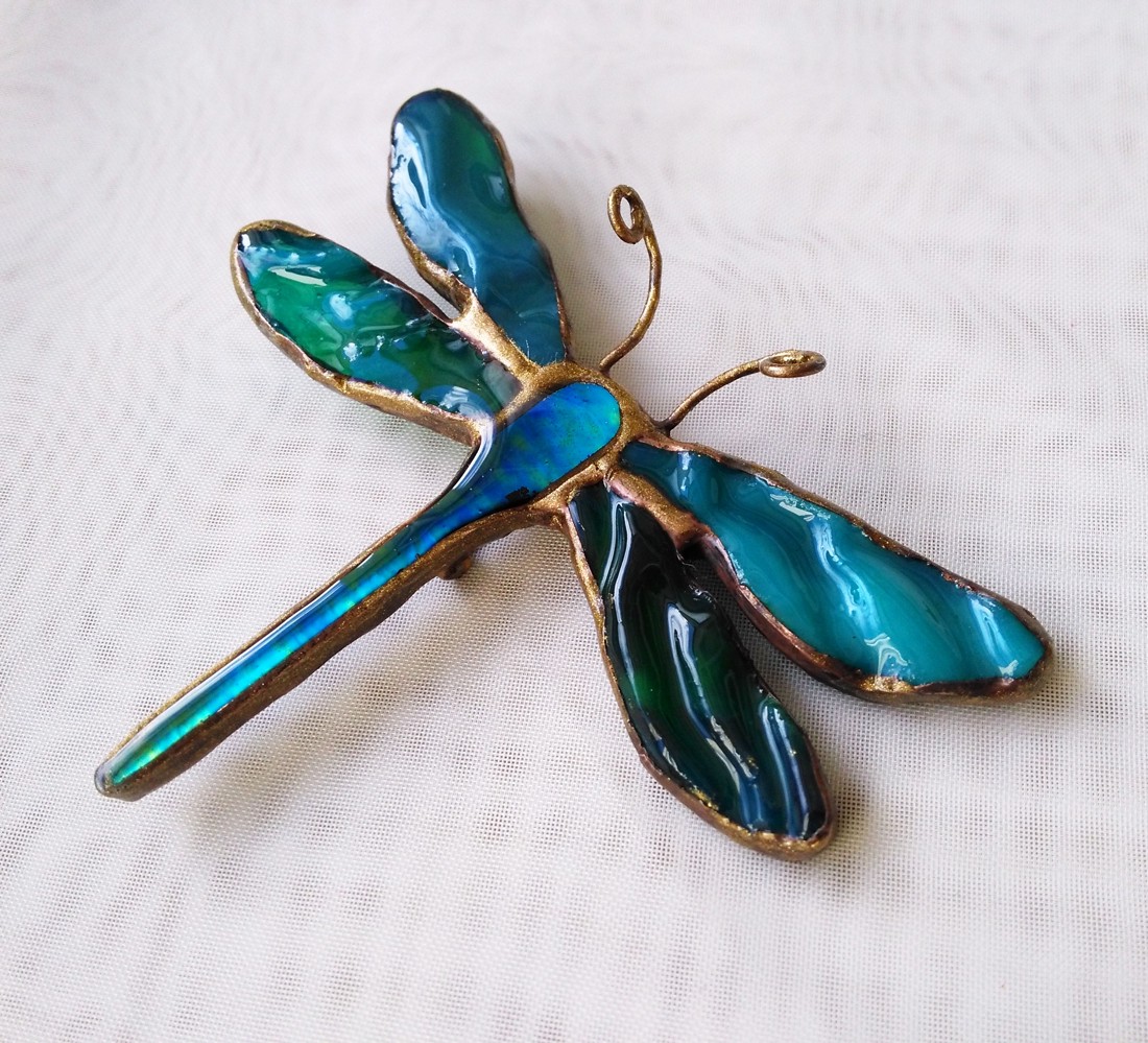 Broșă exclusivă cu libelulă iridescentă albastră - bijuterii - broșe - Artynos.ro