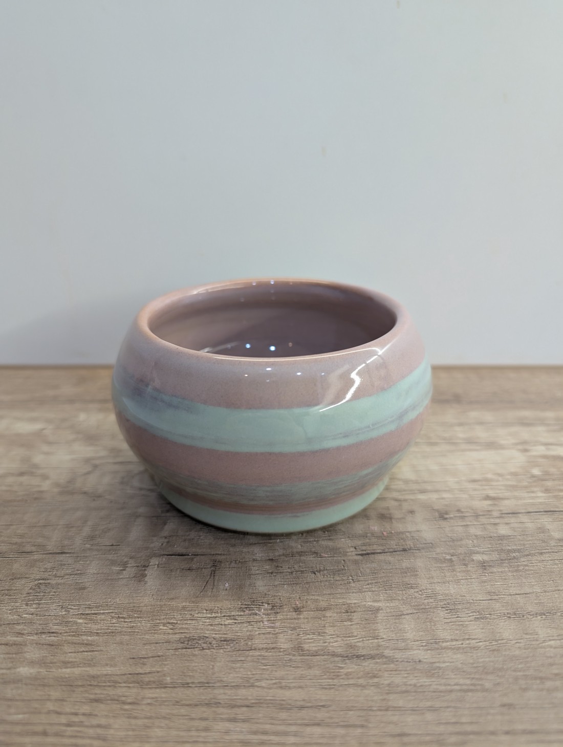 Ghiveci de flori din ceramică cu dungi - - Artynos.ro Ghiveci de flori din ceramică cu dungi - - Artynos.ro