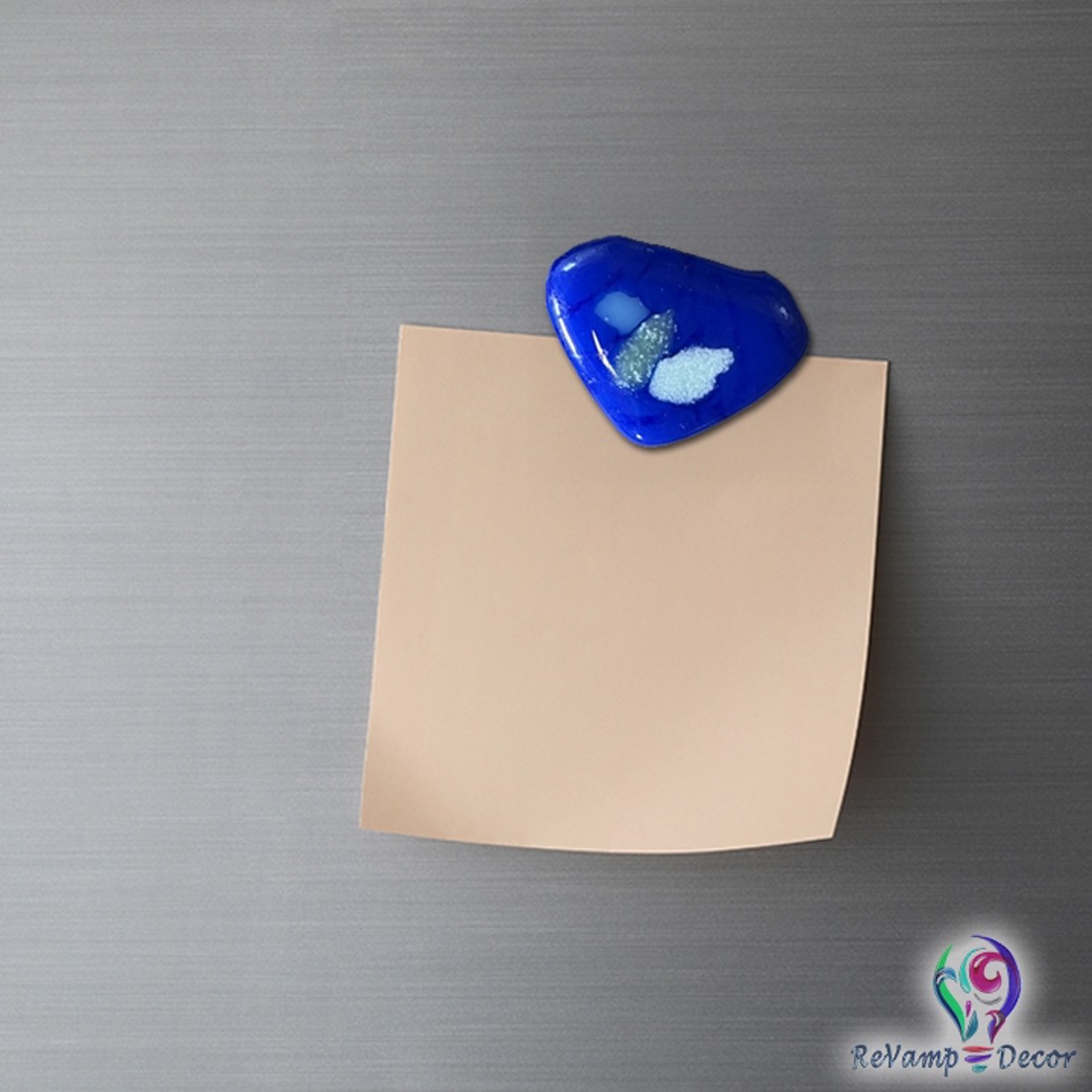 Magnet de răcire din sticlă topită cu inimă albastră - - Artynos.ro Magnet de răcire din sticlă topită cu inimă albastră - - Artynos.ro
