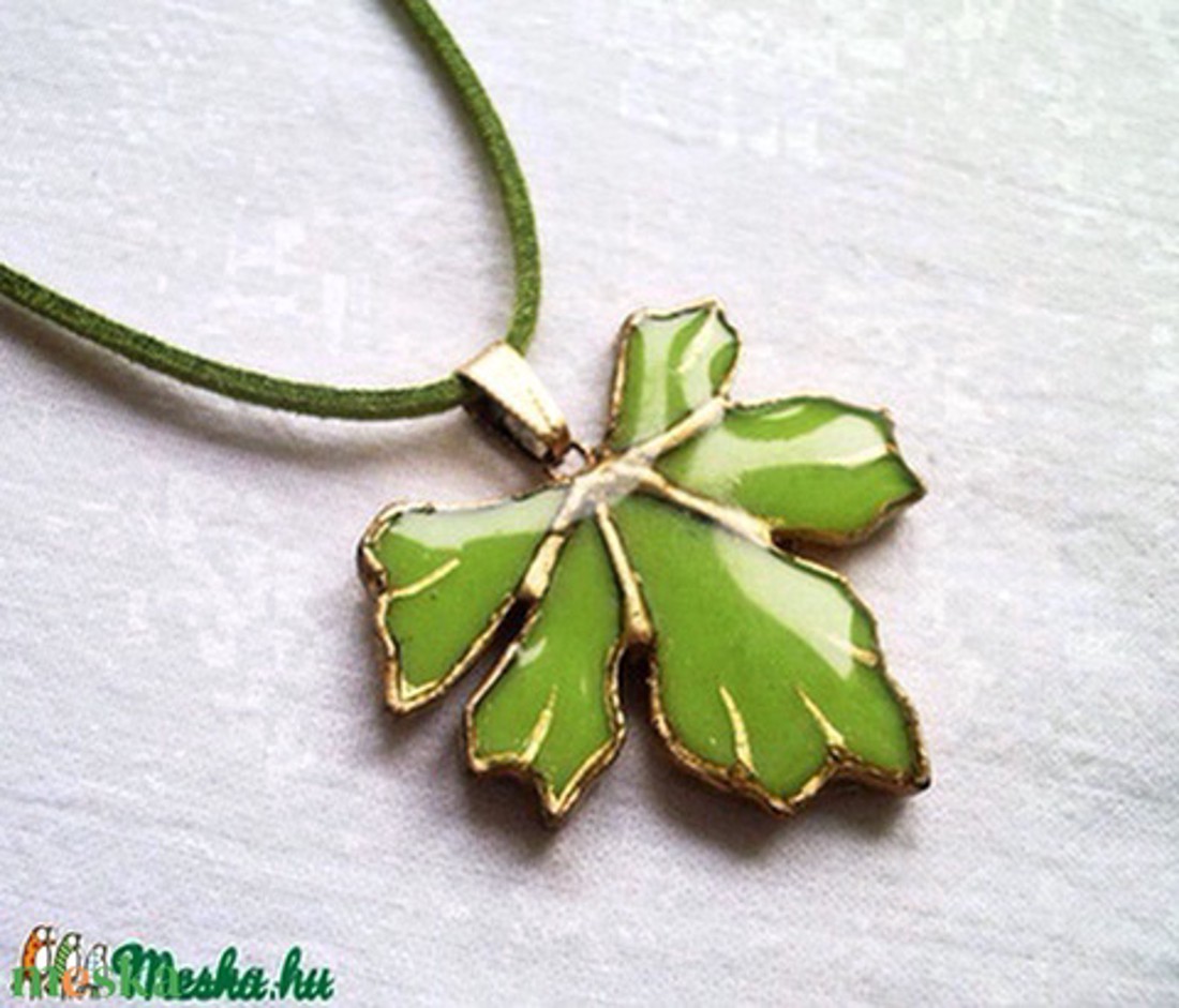 Pandantiv frunză de arțar verde, sticlă tiffany -  - Artynos.ro
