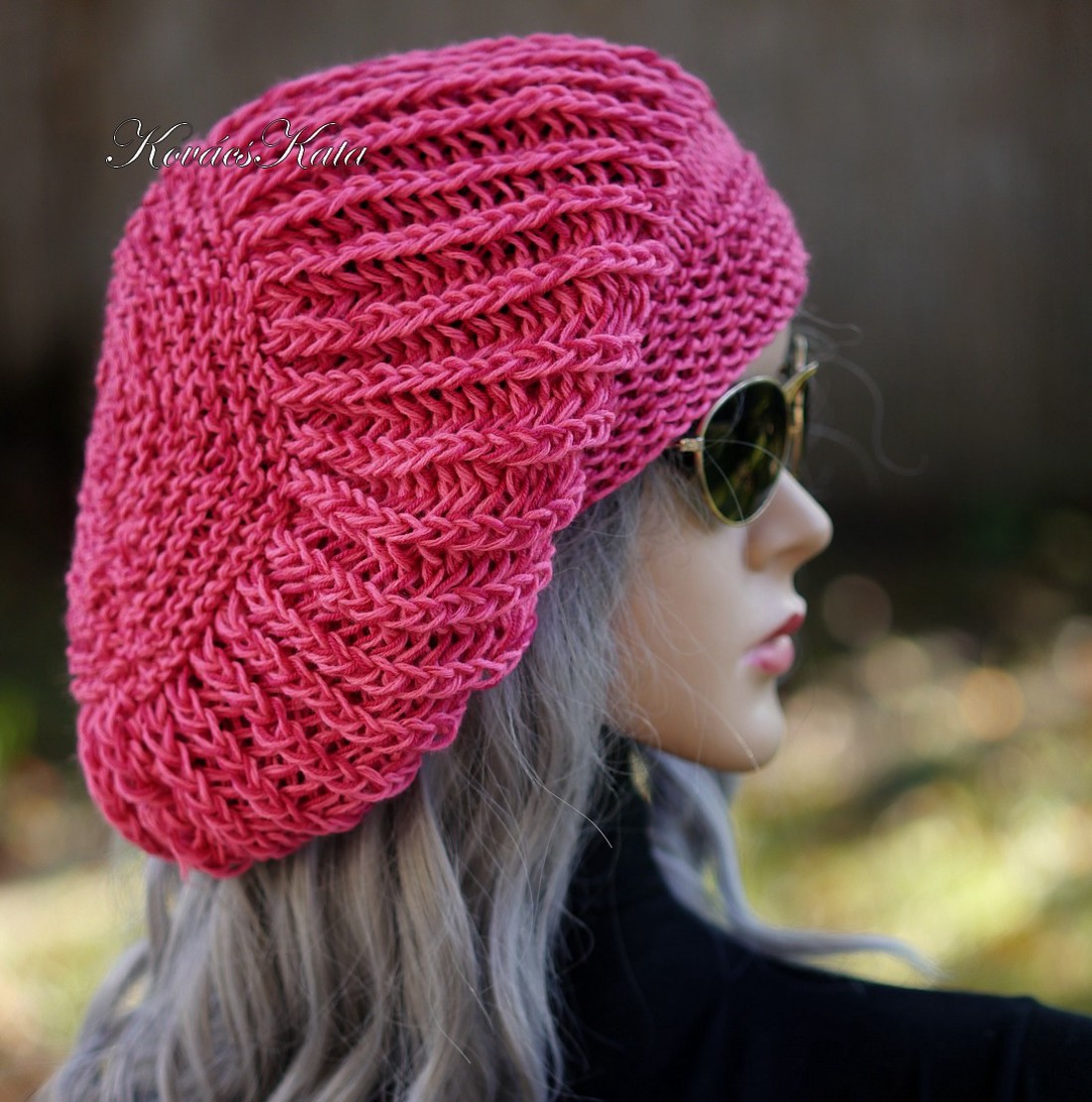 BORBÁLA / ciclamen - capac de ciuperci exclusiv tricotat manual - îmbrăcăminte și modă - eșarfe, pălării, fularuri - căciulă - Artynos.ro