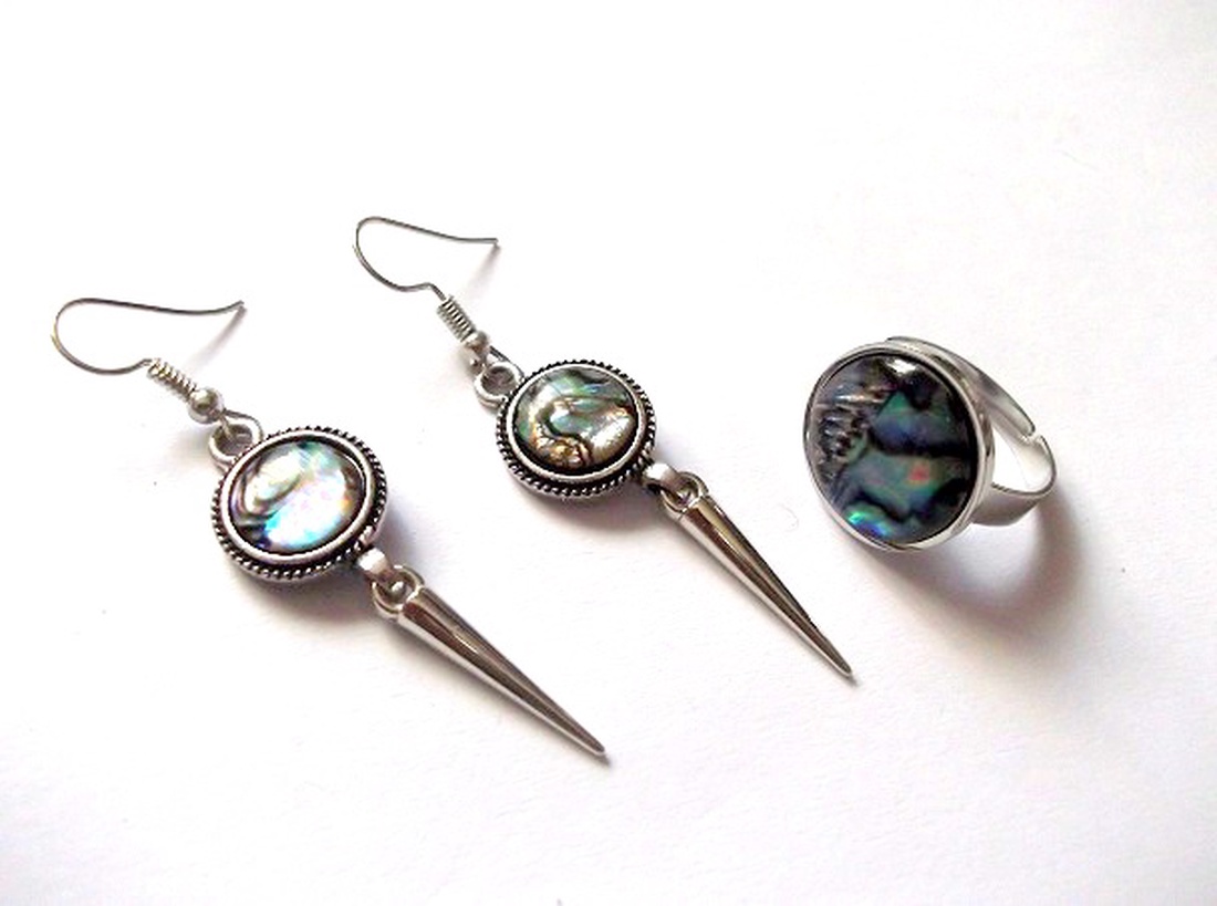 Set inel si cercei cu sidef paua 47156 - bijuterii - seturi de bijuterii - Artynos.ro Set inel si cercei cu sidef paua 47156 - bijuterii - seturi de bijuterii - Artynos.ro