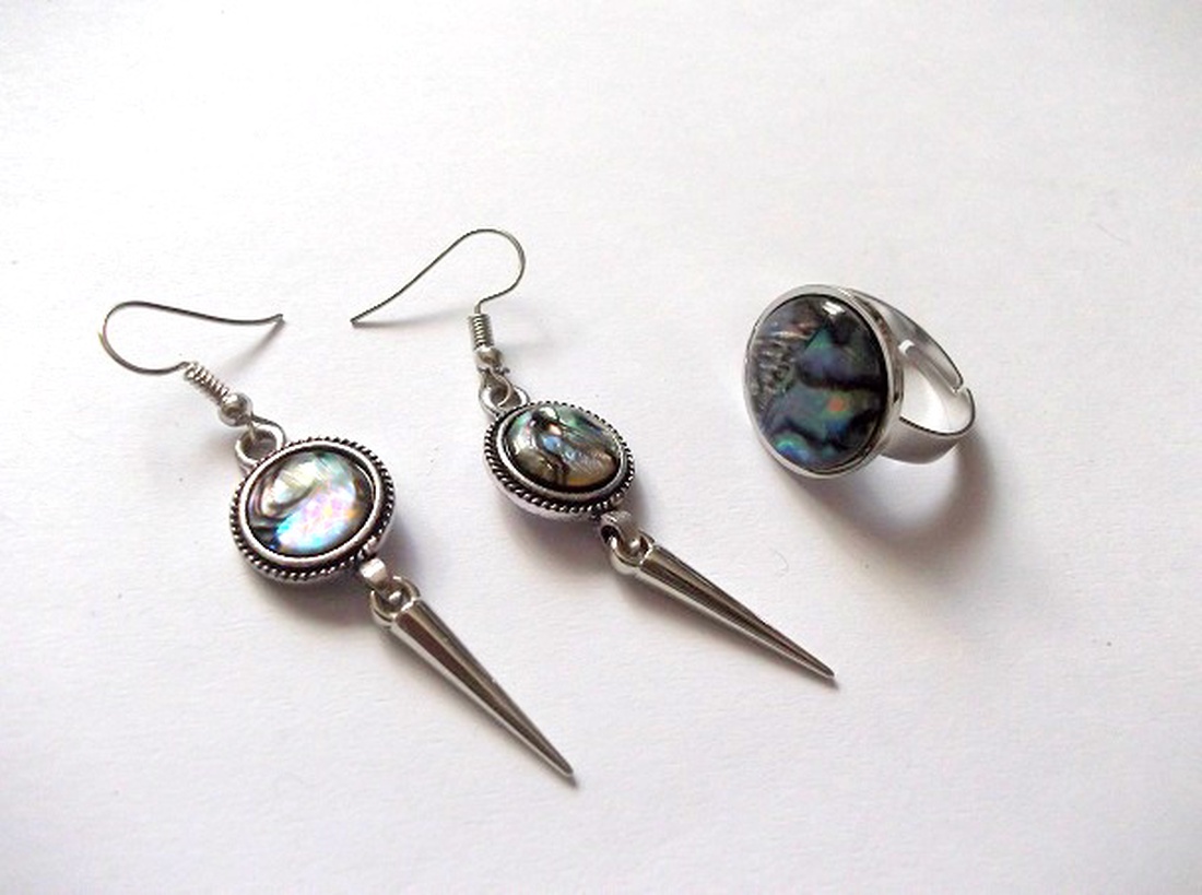 Set inel si cercei cu sidef paua 47156 - bijuterii - seturi de bijuterii - Artynos.ro Set inel si cercei cu sidef paua 47156 - bijuterii - seturi de bijuterii - Artynos.ro