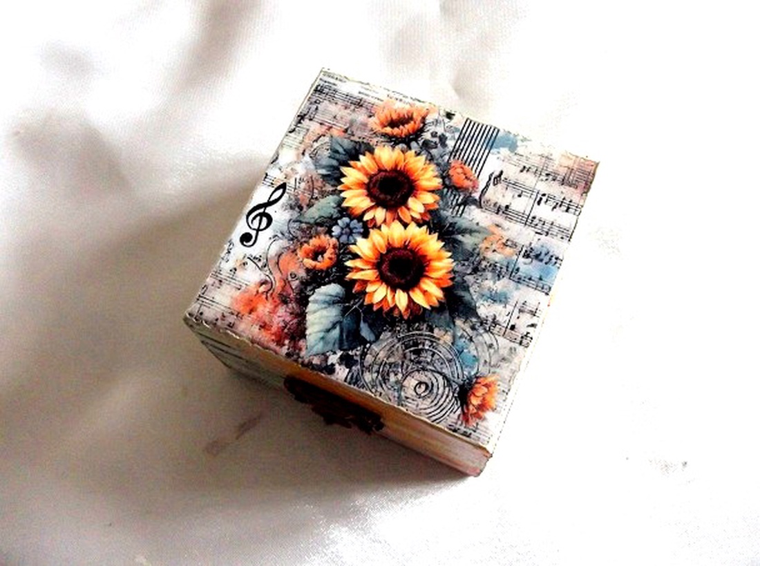 cutie lemn decorata 48116 - accessorii și unelte - lemn - cutie - Artynos.ro cutie lemn decorata 48116 - accessorii și unelte - lemn - cutie - Artynos.ro