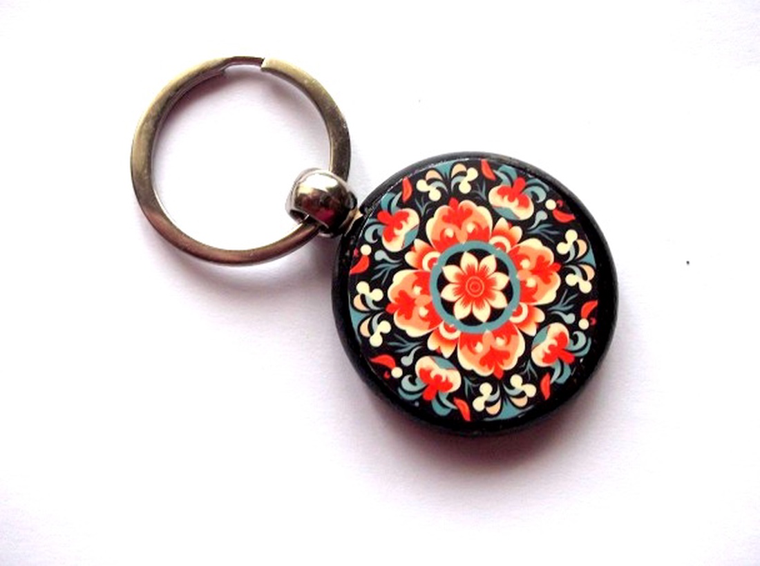 breloc pe lemn decorat 48304 - geantă și husă - accesorii genți - breloc - Artynos.ro breloc pe lemn decorat 48304 - geantă și husă - accesorii genți - breloc - Artynos.ro